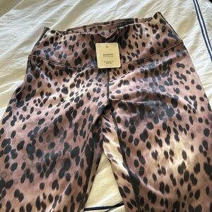 NWT Wen’s Fabletics Boost 7/8 Leggings - Animal Print Size Medium